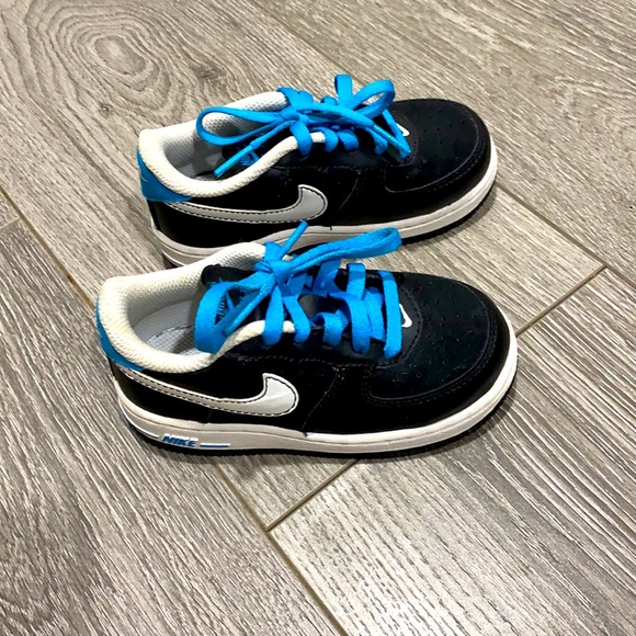 Toddler Nike Sneakers - Picture 4 of 8